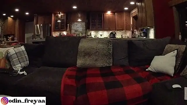 Snapshot of Odin_Freya chatting on 11.29.25 Odin Freya online show from 11.29.25