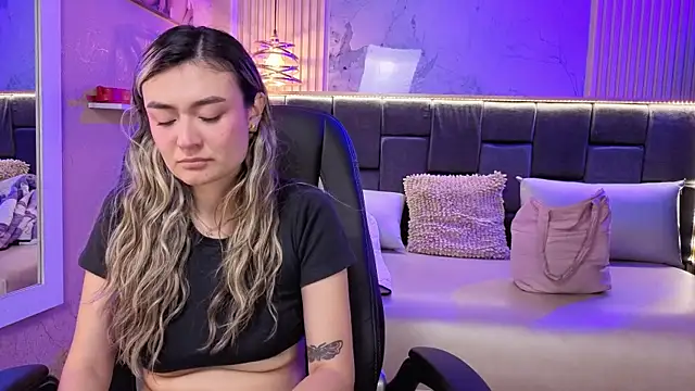 Im-Lola online show from 11.26.25