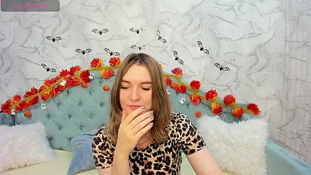 AriaAmaren online show from 10.30.25
