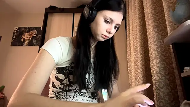 Snapshot of AnGallo chatting on 11.06.25 AnGallo online show from 11.06.25