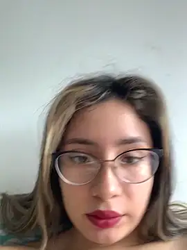 Snapshot of vanessa-242424 chatting on 11.16.25 vanessa-242424 online show from 11.16.25