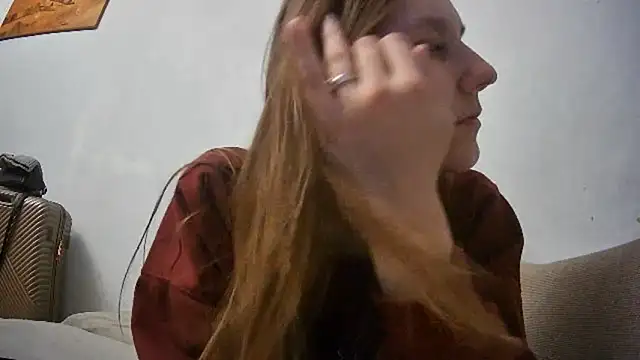 Snapshot of Zizi_Zuzu chatting on 11.22.25 Zizi Zuzu online show from 11.22.25