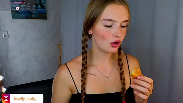 Lovelly molly1 online show from 11.06.25