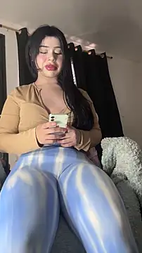 Snapshot of cowgirllyx chatting on 11.09.25 cowgirllyx online show from 11.09.25