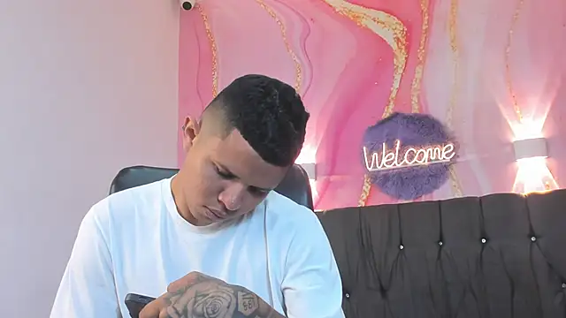 Snapshot of Steven19_LatinBoy chatting on 11.25.25 Steven19 LatinBoy online show from 11.25.25