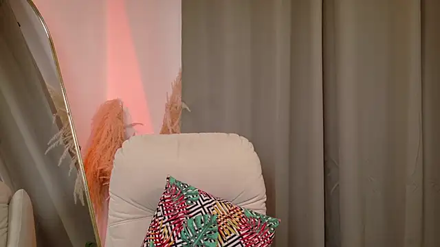Snapshot of SeleneNova chatting on 05.29.26 SeleneNova online show from 05.29.26