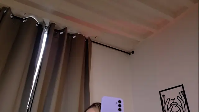 Snapshot of VictoriaNova_ chatting on 02.12.26 VictoriaNova online show from 02.12.26