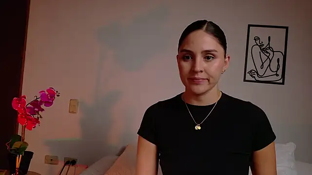 Snapshot of VictoriaNova_ chatting on 05.18.26 VictoriaNova online show from 05.18.26