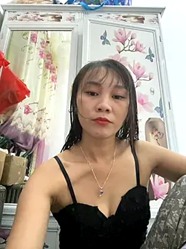 Snapshot of Amino-Suca chatting on 11.02.25 Amino-Suca online show from 11.02.25