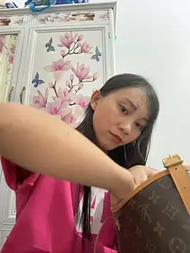 Snapshot of Amino-Suca chatting on 11.07.25 Amino-Suca online show from 11.07.25