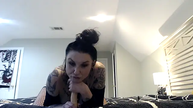 Holyplastic online show from 11.09.25