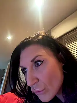 Holyplastic online show from 11.15.25