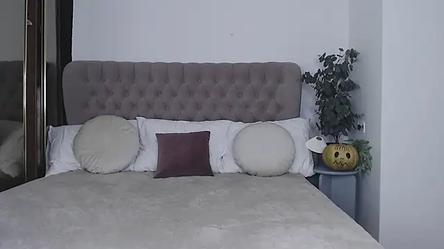 Sandra angel  online show from 11.09.25