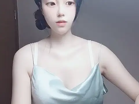 JuliaNoir online show from 11.27.25