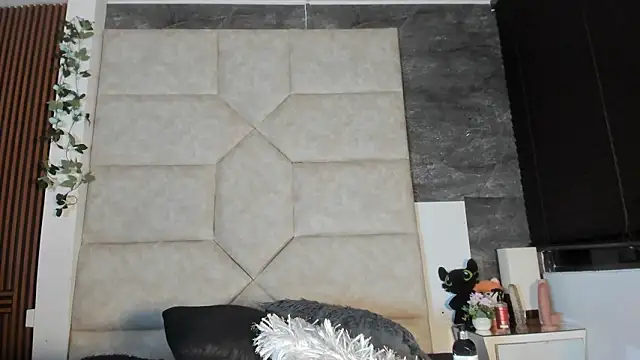 Liia Leens online show from 02.19.26