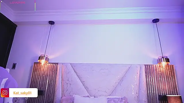 Kat Saky online show from 04.21.26