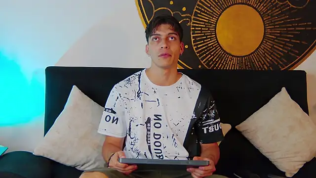 AlessioVitale online show from 02.24.26