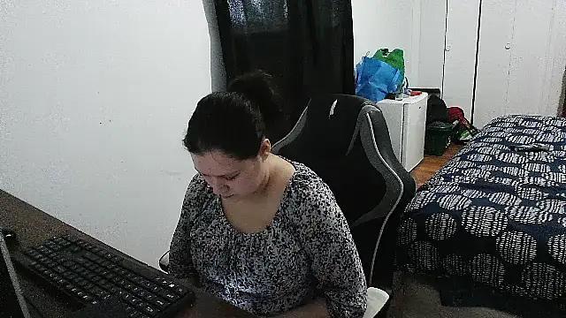 GlitterAuburn online show from 04.29.26