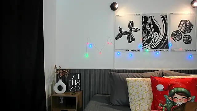 Snapshot of Cloe_Bonne chatting on 11.30.25 Cloe Bonne online show from 11.30.25