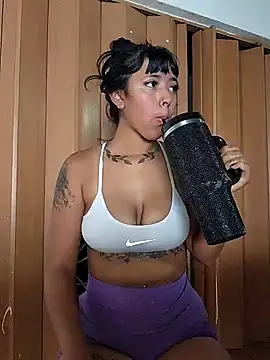 Snapshot of Zulema_cba chatting on 11.19.25 Zulema cba online show from 11.19.25