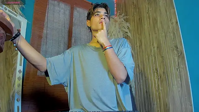 Leo Glow online show from 12.03.25