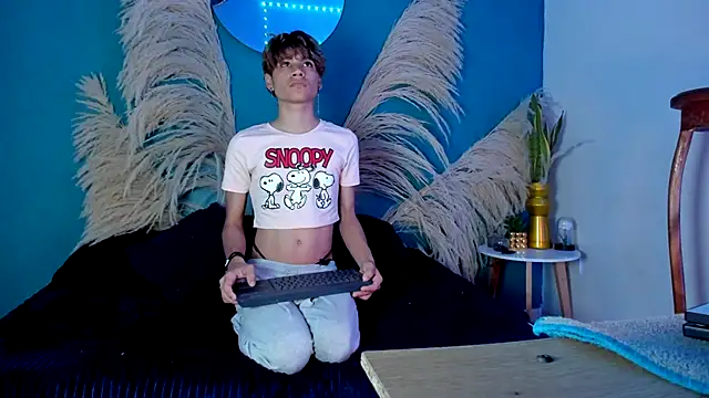 Leo Glow online show from 12.05.25