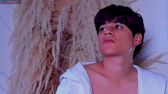 Leo Glow online show from 02.14.26