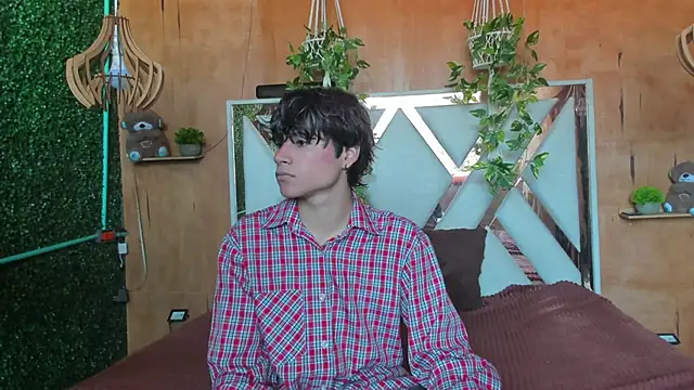 Leo Glow online show from 03.14.26