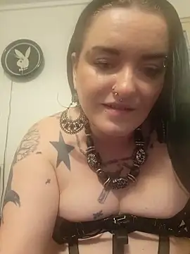 Snapshot of kendrarayy chatting on 11.19.25 kendrarayy online show from 11.19.25