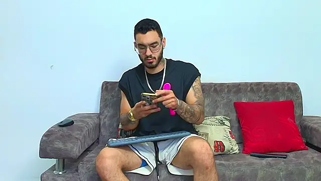 Snapshot of thebadboys05 chatting on 06.19.26 thebadboys05 online show from 06.19.26