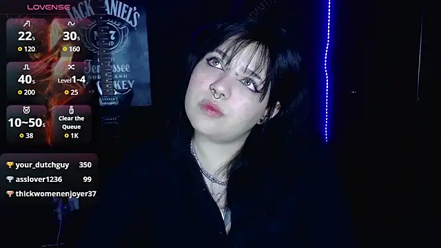 Snapshot of Jessie__wild chatting on 11.24.25 Jessie wild online show from 11.24.25