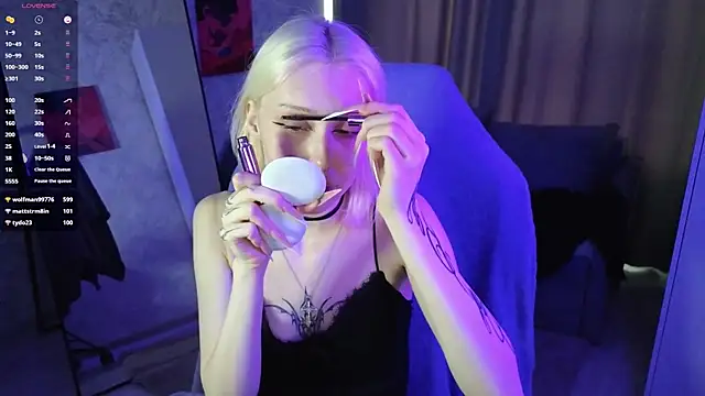 Snapshot of goth__tv chatting on 11.11.25 goth tv online show from 11.11.25