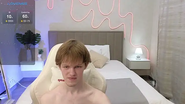 Snapshot of Fakeangel87 chatting on 11.14.25 Fakeangel87 online show from 11.14.25