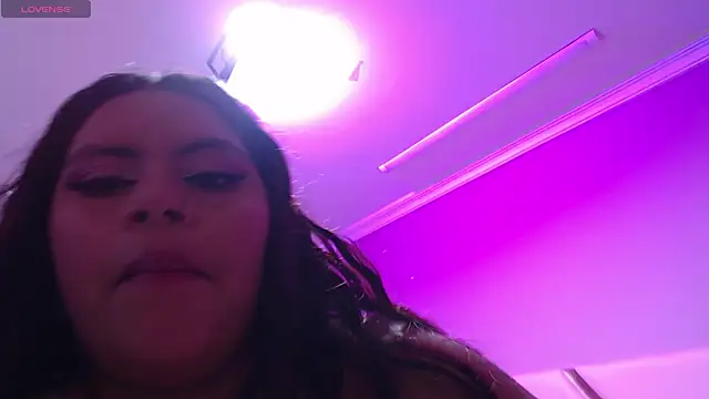 GiselJones online show from 11.17.25