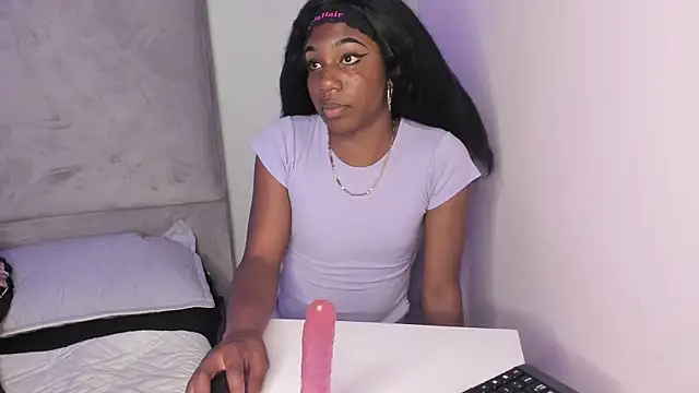 Snapshot of Shelsyissy chatting on 11.10.25 Shelsyissy online show from 11.10.25