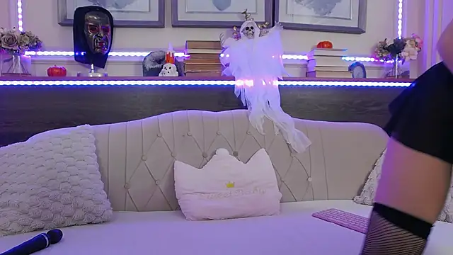 Snapshot of GracieCute chatting on 10.23.25 GracieCute online show from 10.23.25