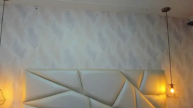 laurettedela rouse online show from 11.22.25