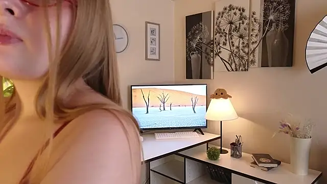 Snapshot of Merelin_Befer chatting on 11.19.25 Merelin Befer online show from 11.19.25