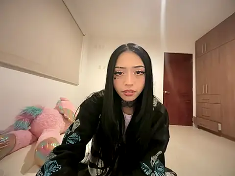 Snapshot of JIORYOvO chatting on 11.24.25 JIORYOvO online show from 11.24.25