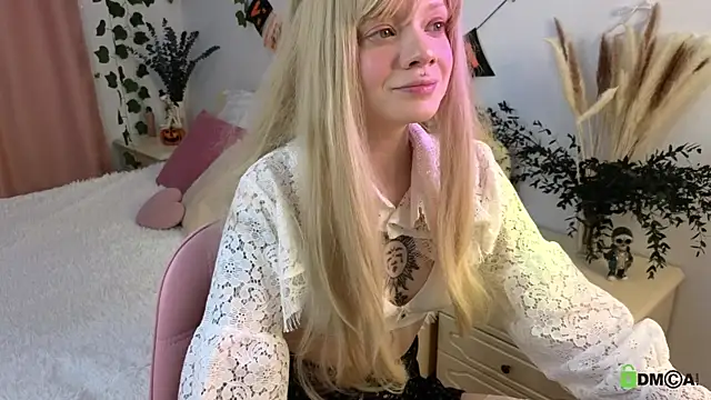 Snapshot of Freya_Heya chatting on 11.05.25 Freya Heya online show from 11.05.25