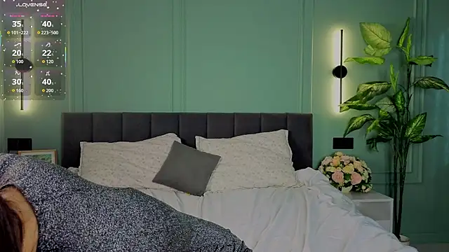 Violet Johnsonn online show from 03.10.26