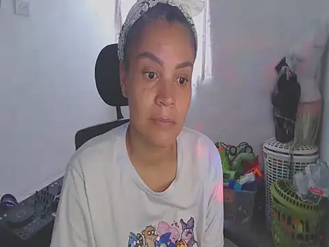 Snapshot of shayna_cute chatting on 05.27.26 shayna cute online show from 05.27.26