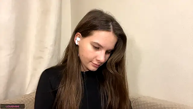 Luna Blossom online show from 11.11.25