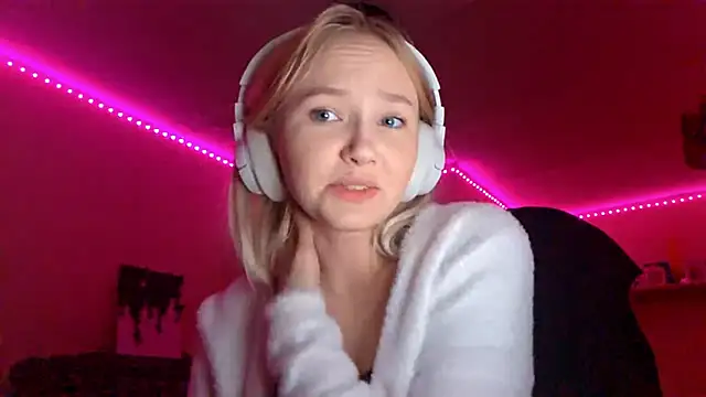 KarinRobertson online show from 11.11.25