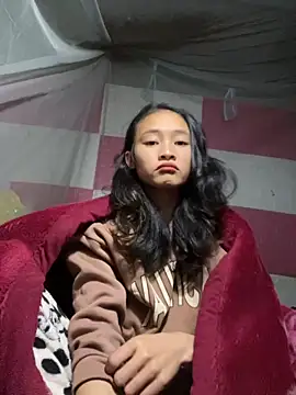 Snapshot of Li_ve chatting on 11.19.25 Li ve online show from 11.19.25