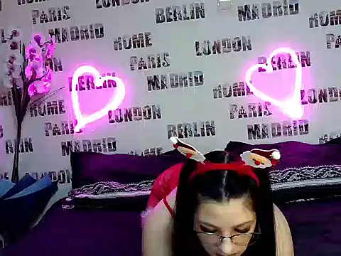 Bya hootgyrl1 online show from 12.18.25