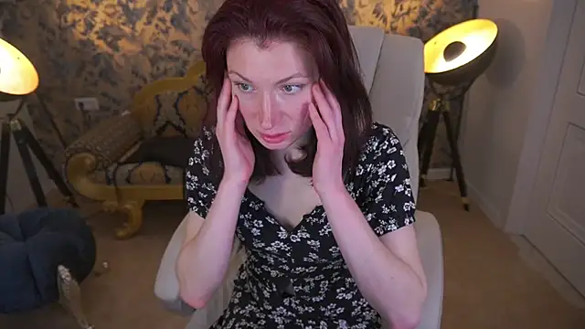 Snapshot of AmiraGoldd chatting on 04.22.26 AmiraGoldd online show from 04.22.26