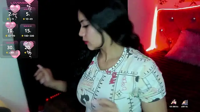 Snapshot of Honey-Love_ chatting on 11.25.25 Honey-Love online show from 11.25.25