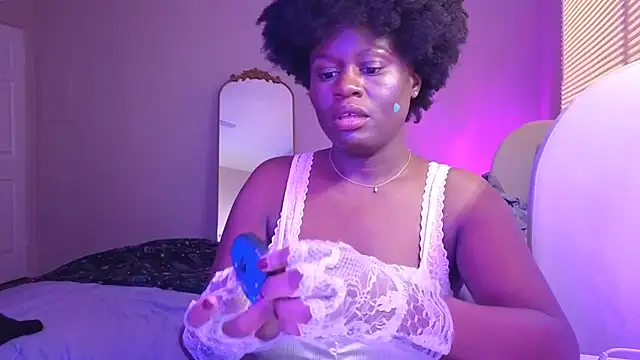 Snapshot of ladiosa_selene chatting on 11.12.25 ladiosa selene online show from 11.12.25