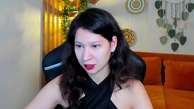 Snapshot of SaraDenars chatting on 11.05.25 SaraDenars online show from 11.05.25